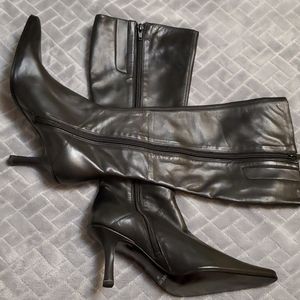 Black leather Nine West boots